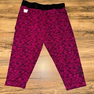 VS PINK Ultimate Capri Leggings - Pink